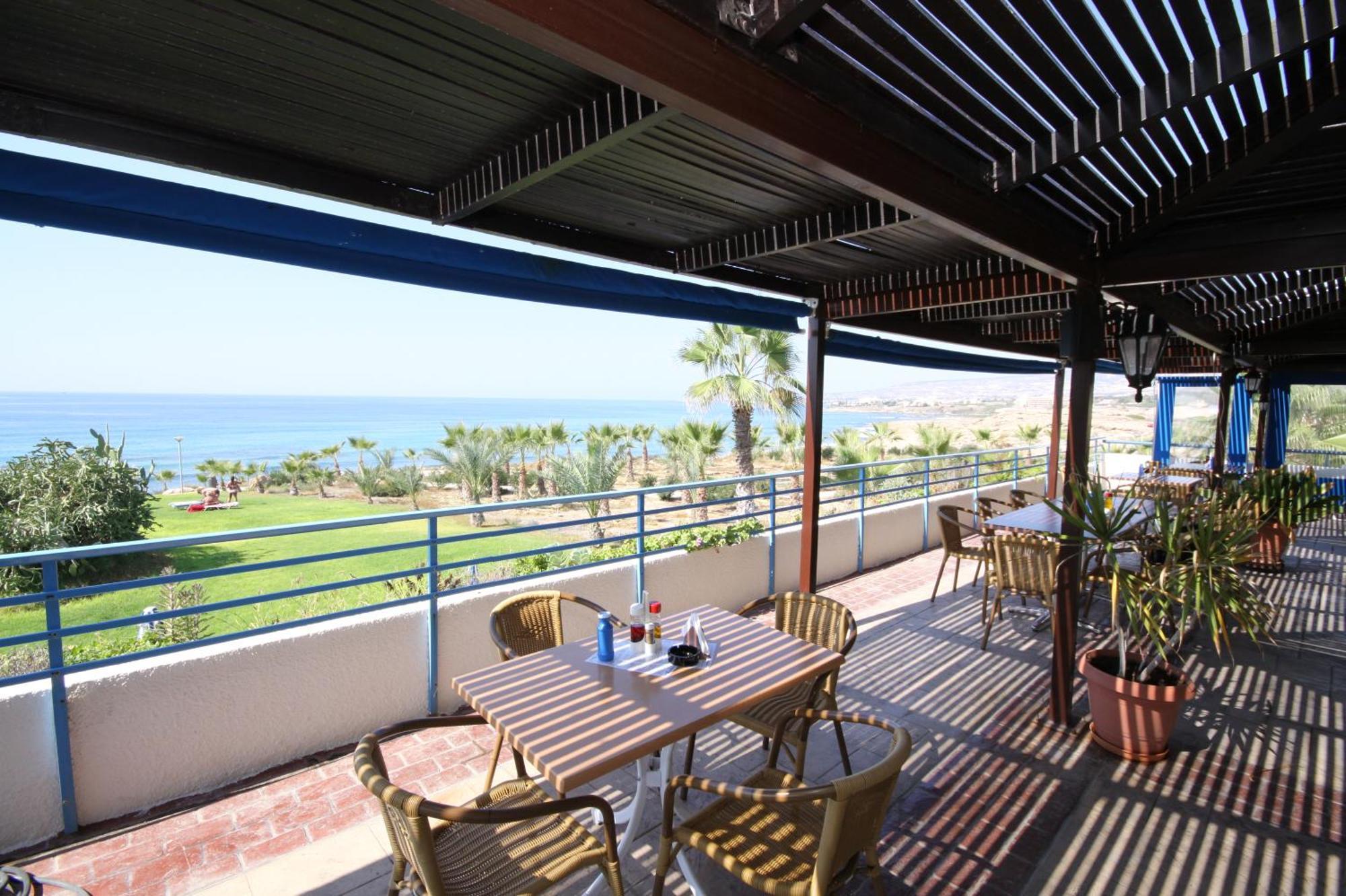 Helios Bay Hotel And Suites Klorakas المطعم الصورة