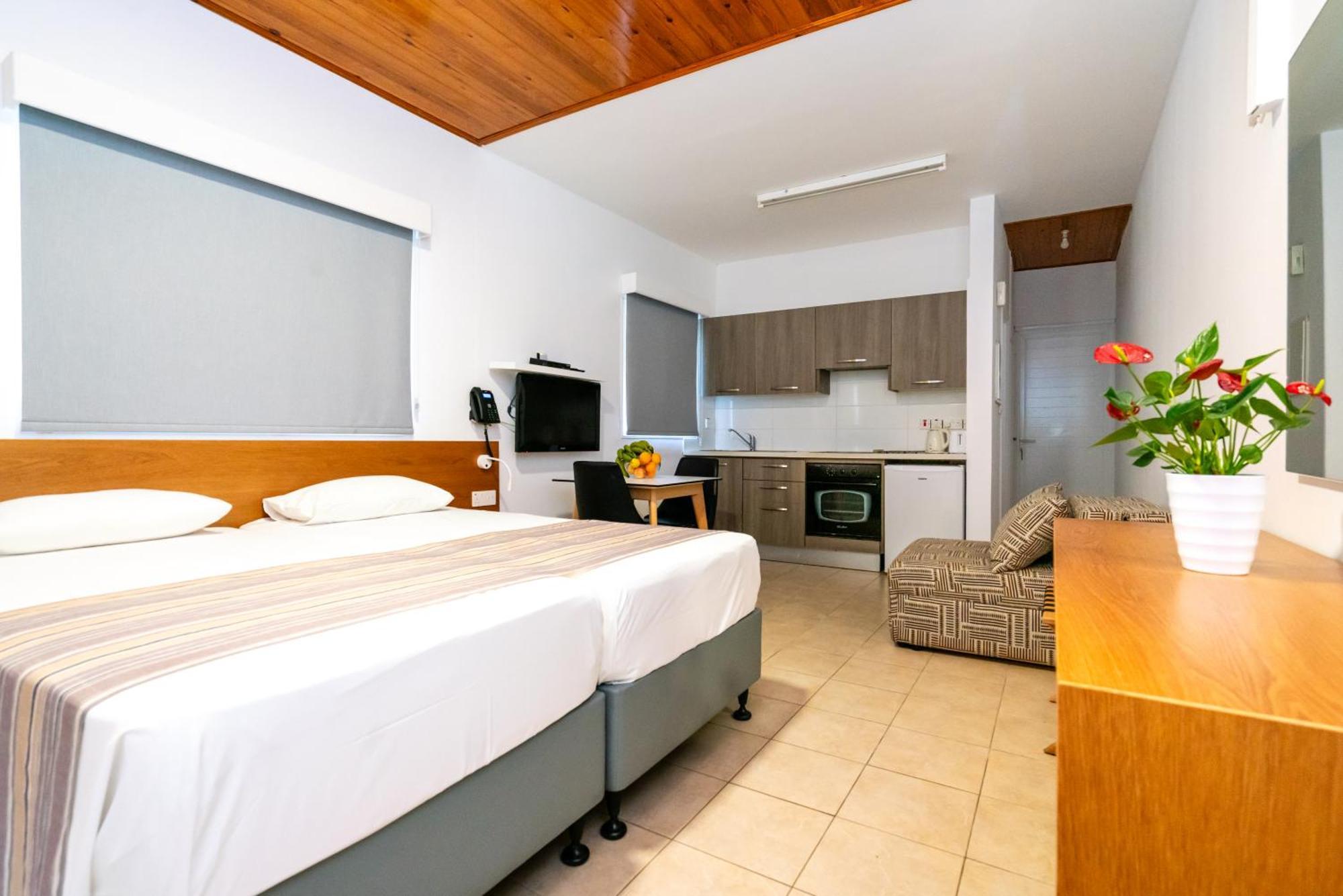Helios Bay Hotel And Suites Klorakas المظهر الخارجي الصورة
