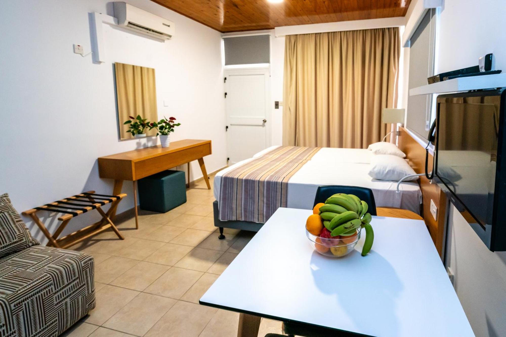 Helios Bay Hotel And Suites Klorakas المظهر الخارجي الصورة