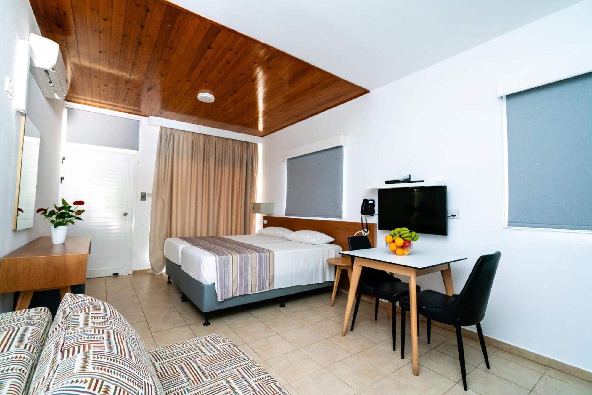 Helios Bay Hotel And Suites Klorakas المظهر الخارجي الصورة