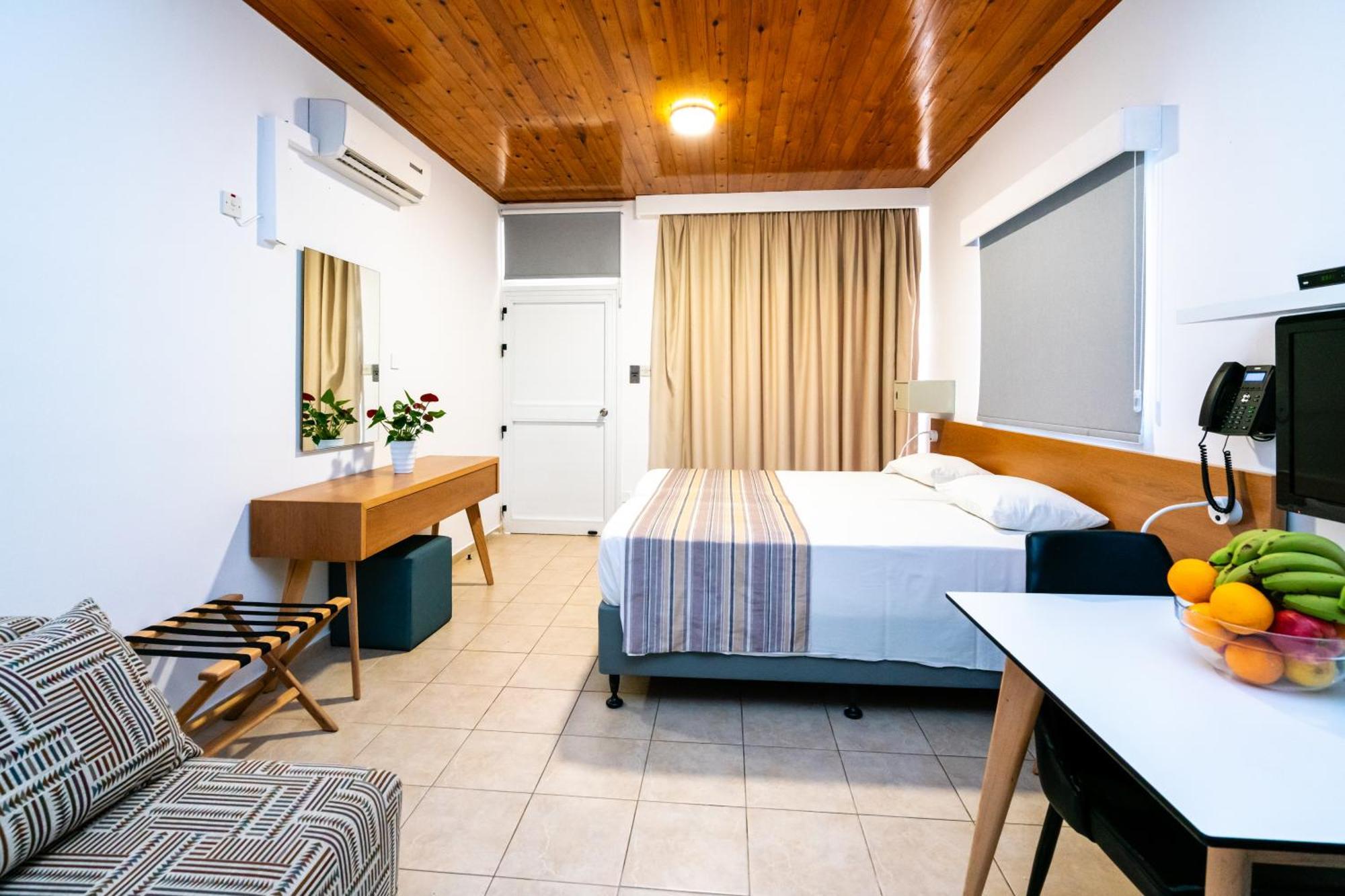 Helios Bay Hotel And Suites Klorakas المظهر الخارجي الصورة